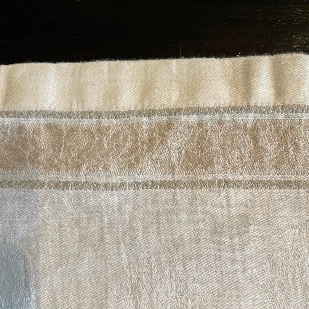 Williams Sonoma Elegant Linen Placemats